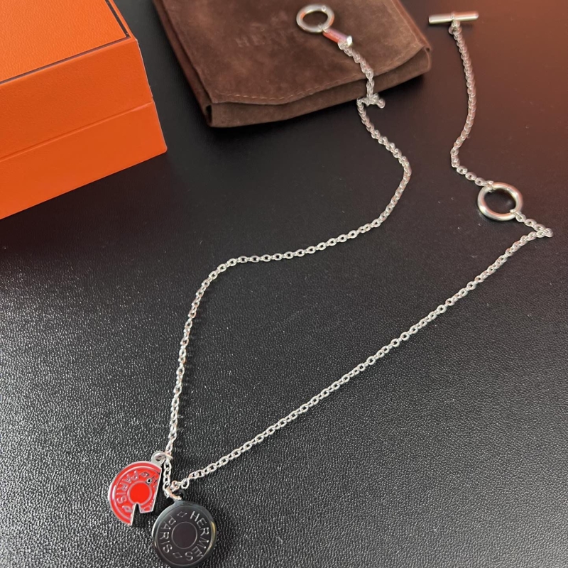 H**mes necklaces